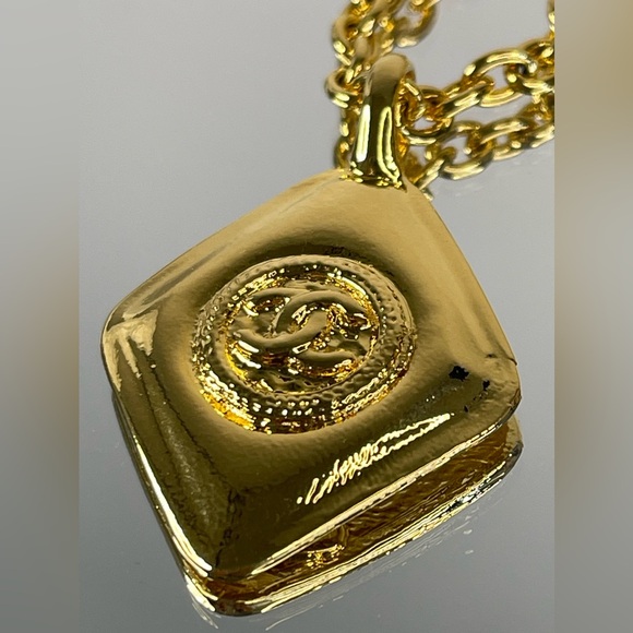 CHANEL CC Logo Charm Necklace - Picture 3 of 9